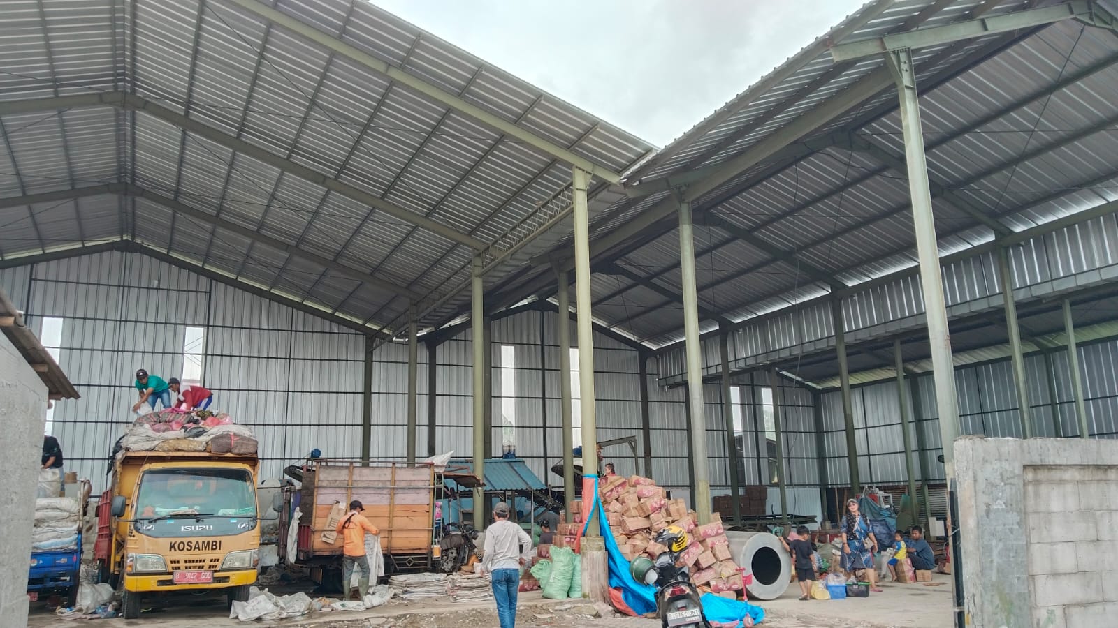 Petugas Kebersihan Kecamatan Kosambi Keluhkan Biaya Operasional Harian yang Tak Pernah Diterima