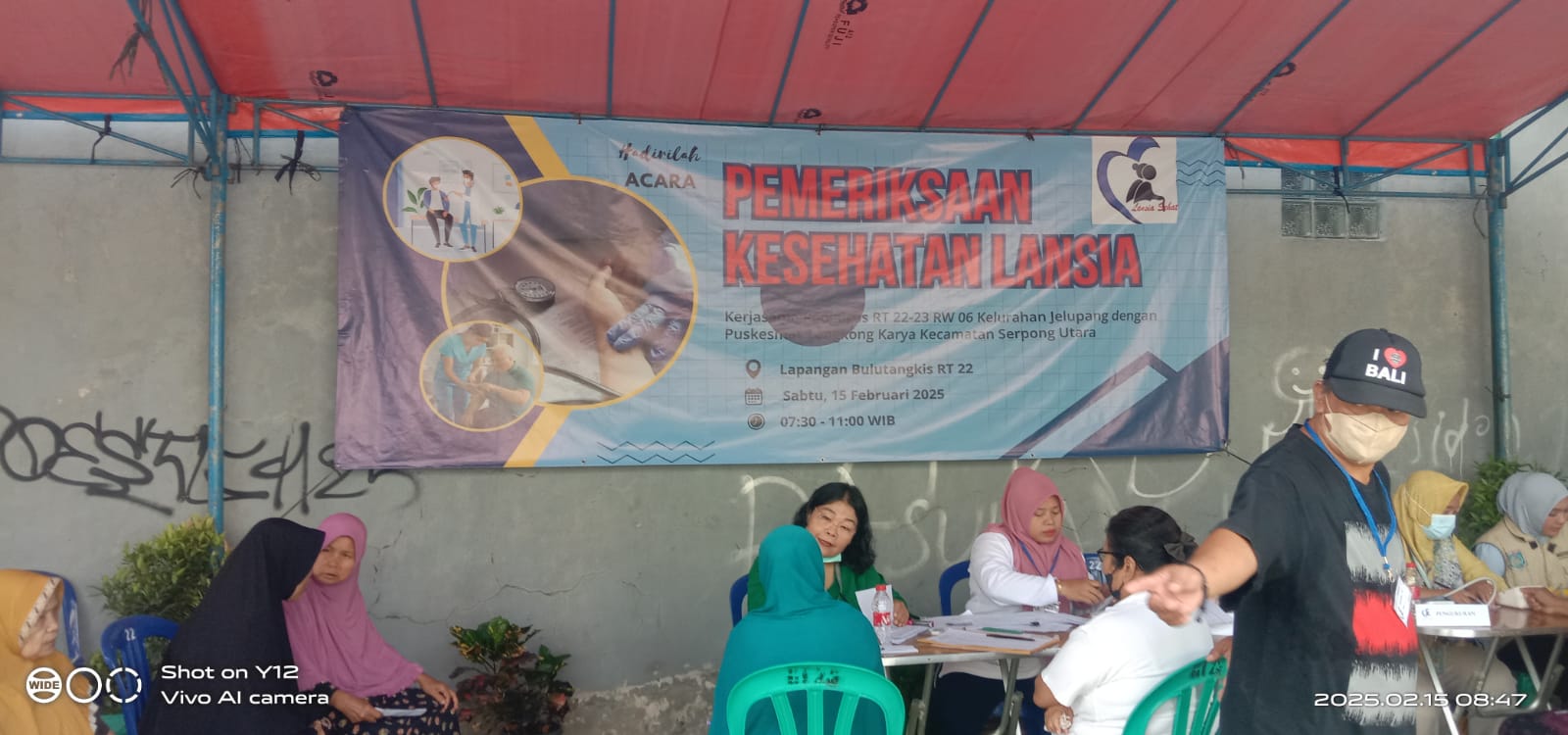 Pengurus RT 22 dan 23 Kampung Baru Jelupang Fasilitasi Para Lansia untuk Pemeriksaan Kesehatan Gratis