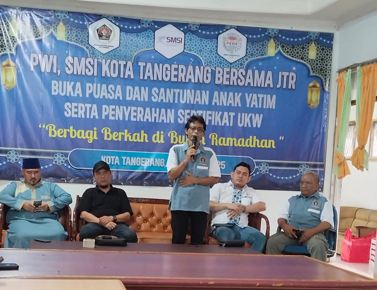 PWI, SMSI, dan JTR di Kota Tangerang Berikan Santunan Anak Yatim Sekaligus Penyerahan Sertifikat UKW Dewan Pers