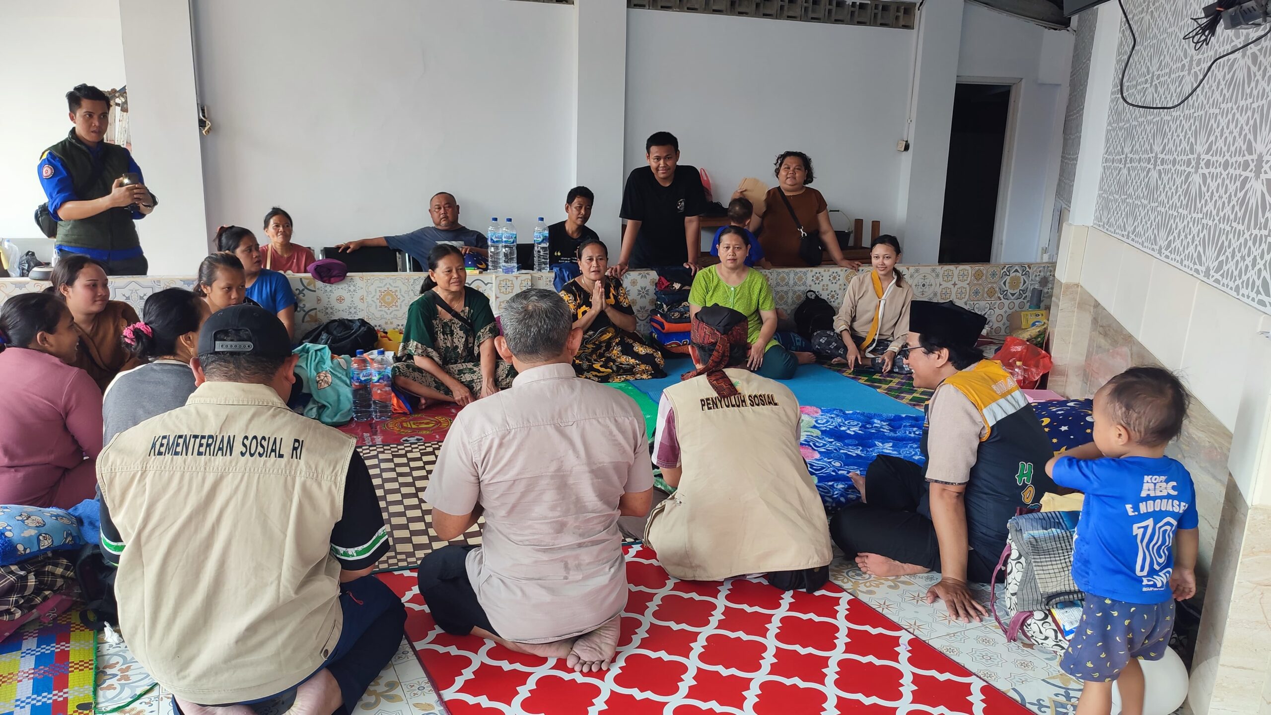 Pemkot Tangerang Turunkan Penyuluh Sosial ke Warga Terdampak Banjir di Kelurahan Petir