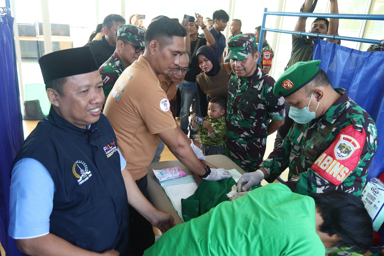 Koramil 04/Cengkareng-Golf Lake Residense Gelar Sunatan Massal Dihadiri Danrem 052/Wkr