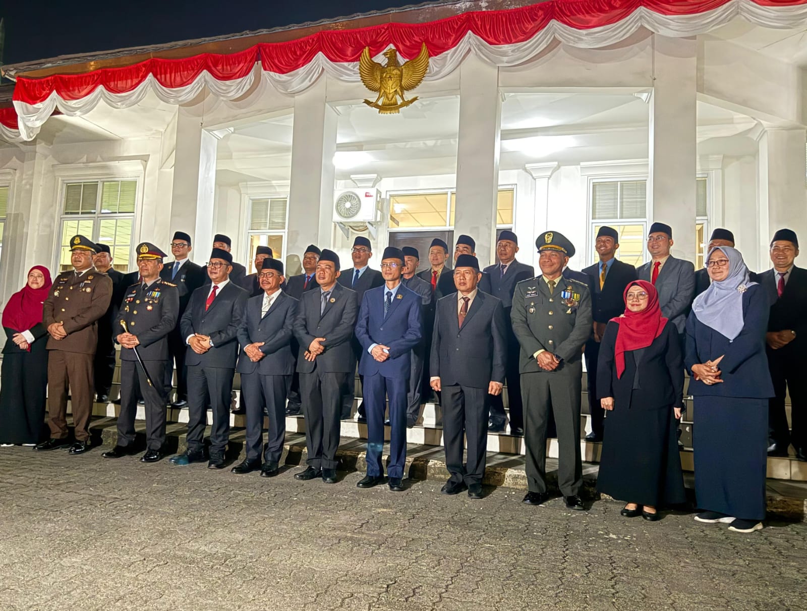 Mengenang Jasa Pahlawan Kemerdekaan, Kasdim 0506/Tgr Bersama Forkopimda Adakan Renungan Suci di TMP Taruna